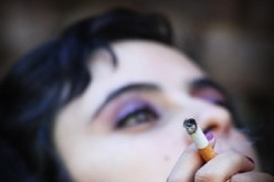 Mujeres tienen más riesgo de sufrir dolencias serias por consumo de tabaco