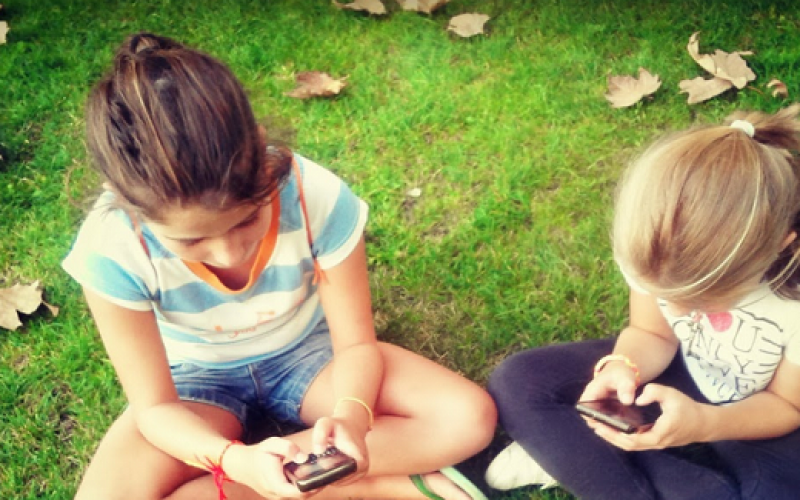 Nuevas aplicaciones permiten a los padres controlar smartphones de sus hijos