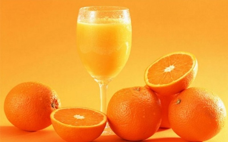 Tomar jugo de naranja aumenta los sentimientos positivos