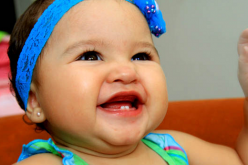 Sepa cómo aminorar las molestias de los primeros dientes de su bebé