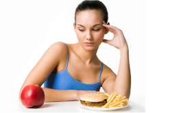 Prohibir alimentos que más nos gustan durante las dietas aumenta el picoteo y el descontrol