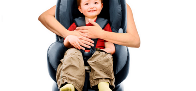 Aprenda la correcta instalación de silla de retención de niños