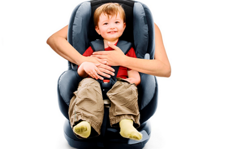 Aprenda la correcta instalación de silla de retención de niños
