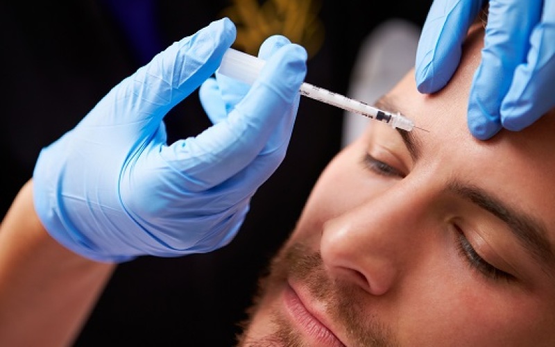 Arrugas en el entrecejo llevan cada vez a más hombres a incursionar en la toxina botulínica