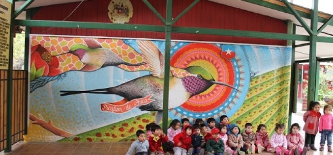 Mamtástico: Muralista llena de colores escuelas públicas de la VI región
