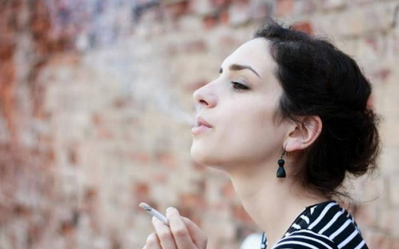 Cigarrillos con sabores: el disfraz oculto que el tabaco deberá colgar