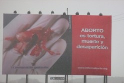 Se instalan gigantografías con imágenes de aborto en Ruta 68