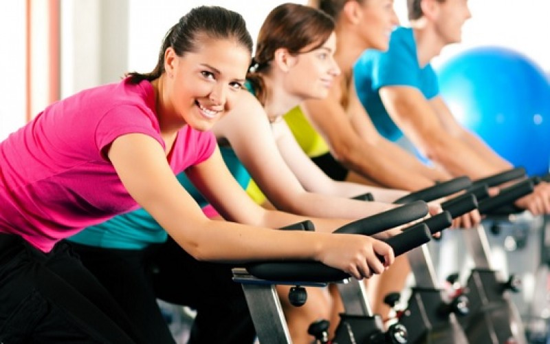 Ojo chicas: Trote, spinning y zumba son los deportes que queman más calorías
