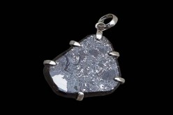 Museo del Meteorito presenta su nueva colección de joyas siderales