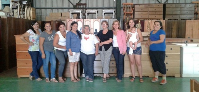 Mujeres son las responsables del éxito de Aires del Mueble, cooperativa que agrupa a los Ex Mueblistas de Franklin
