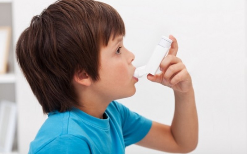 ¿Qué es el asma y cómo afecta a los niños?
