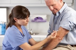 Atención: 50% de adultos mayores aún no se ha vacunado