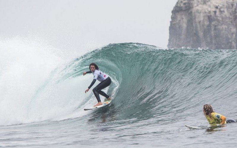 Mujeres surfistas se medirán en Punta Lobos