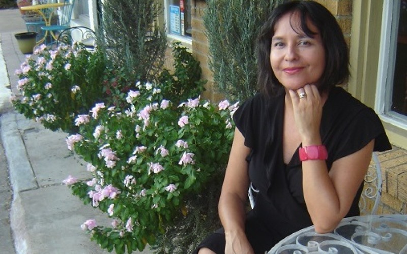 Andrea Amosson la escritora chilena que brilla en Estados Unidos