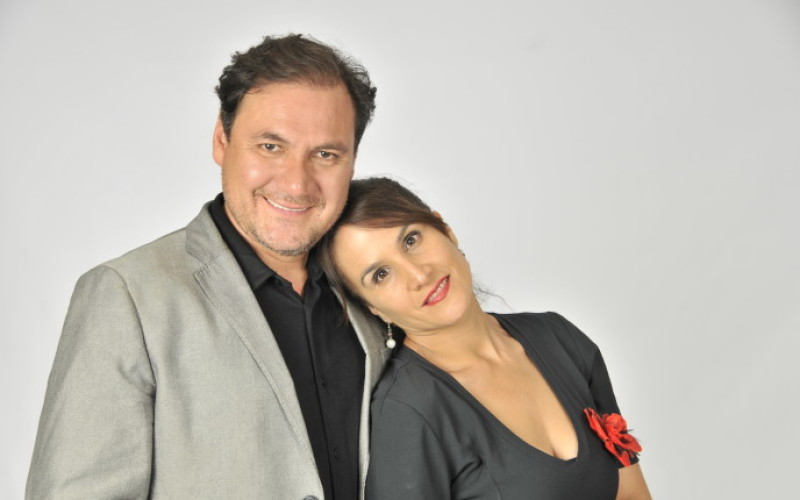 Rodrigo Muñoz y Claudia Pérez celebran 11 años de “Matrimonio: Sobrevivientes” en Centro Cultural Lo Prado