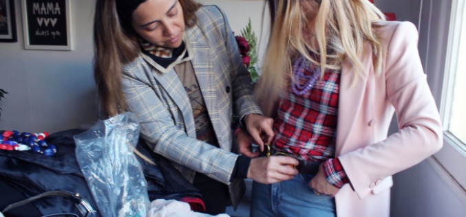 Emprendedoras viñamarinas reciclan ropa en desuso y donan lo que no se vende