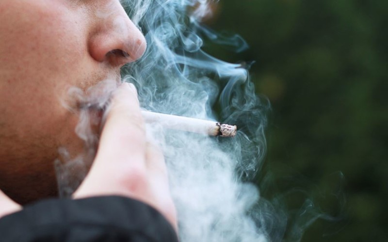 Segmentos socioeconómicos más bajos consumen más cigarrillos diariamente