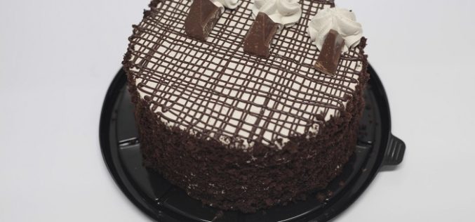 Para Wallmart: Emprendedora lanza rica torta de Toblerone