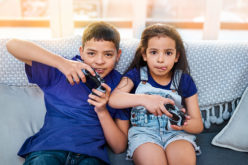 Niños y pantallas: cuida su salud visual