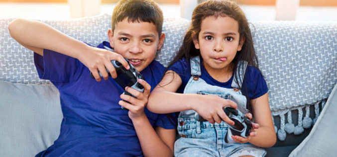 Niños y pantallas: cuida su salud visual