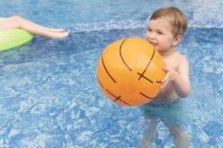 En piscinas: ¿Cómo prevenir la asfixia por inmersión en niños?