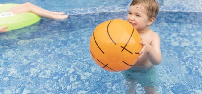 En piscinas: ¿Cómo prevenir la asfixia por inmersión en niños?