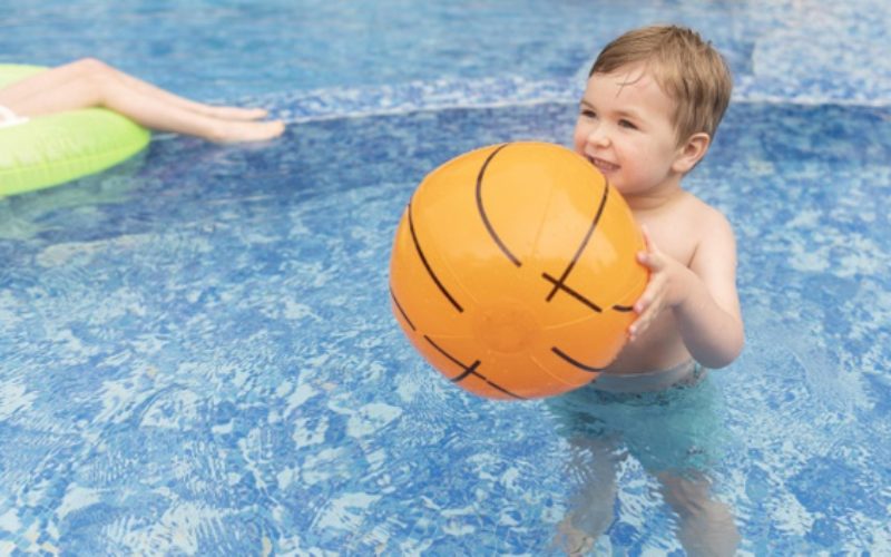 En piscinas: ¿Cómo prevenir la asfixia por inmersión en niños?