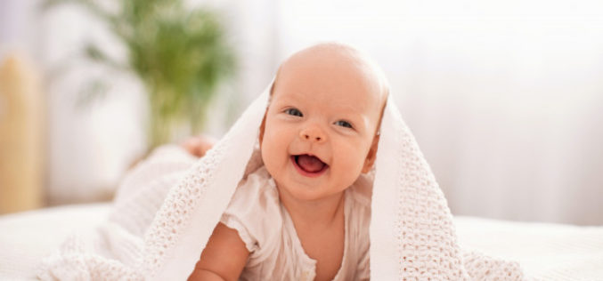 ¿Sabes cómo el pañal puede ayudar en la estimulación sensorial de tu bebé?