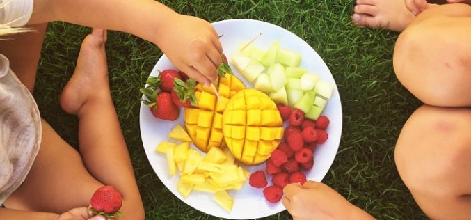 5 Tips que harán que tu hijo coma más frutas y verduras