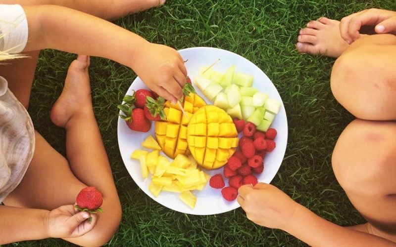 5 Tips que harán que tu hijo coma más frutas y verduras