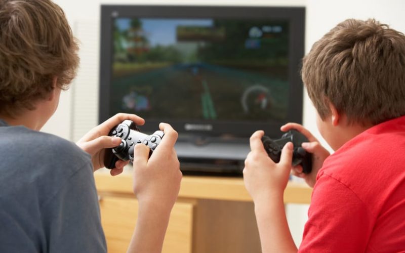 Peligroso consumo de videojuegos en niños en pandemia