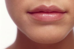 Guía práctica para mantener tus labios sanos e hidratados
