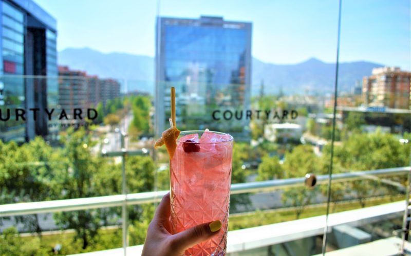 Disfruta las mejores tardes de terraza en Courtyard Santiago