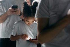 A papás chilenos les cuesta cumplir las normas digitales que impone a sus hijos