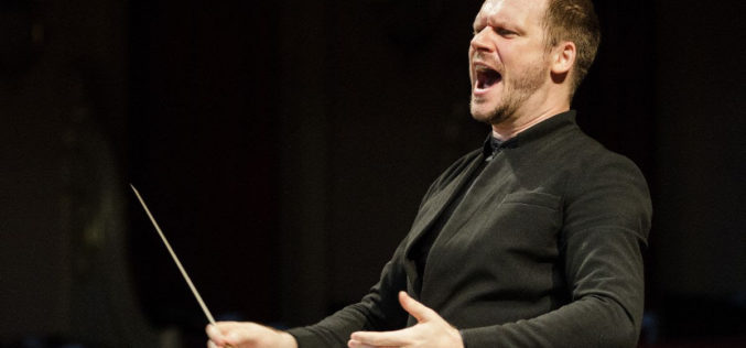 De Río de Janeiro a Praga: Tobias Volkmann vuelve para conducir a la Orquesta Clásica Usach