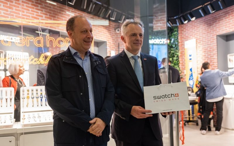 Swatch vuelve a Chile con su primera tienda