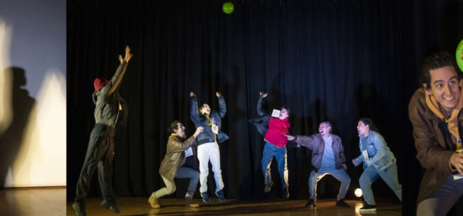 Agentes infiltrados participan de un delirante taller de teatro