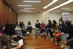 Iniciativa para fomentar la participación de mujeres jóvenes en el plebiscito finalizó con cabildo en Santiago