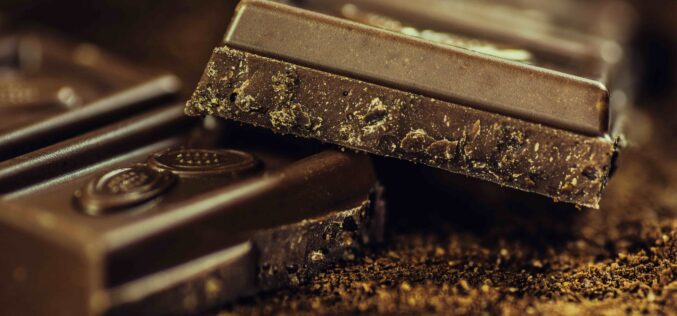 Consumo regular de chocolate favorece la salud del corazón