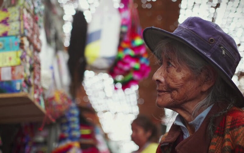 “Albertina y los muertos”, documental sobre la relación de una comunidad con la muerte en el norte de Chile, anuncia estreno comercial en salas del país
