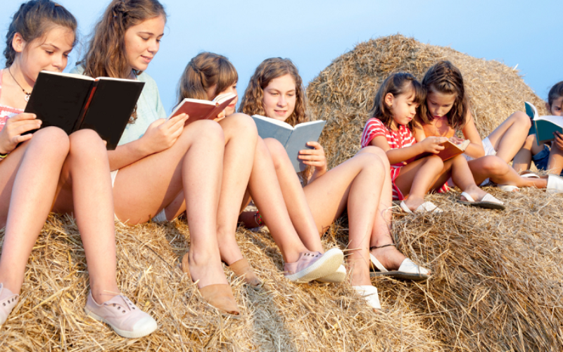 Cómo ayudar a que nuestros menores disfruten de los libros en vacaciones