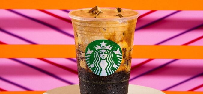 Vuelta del verano: Starbucks presenta nuevas versiones de Iced Shaken Espresso y el sabor del Cookies & Cream Frappuccino.