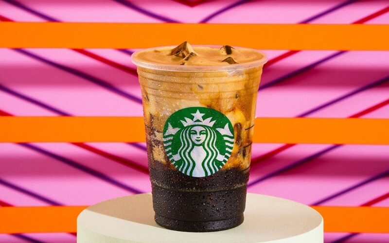 Vuelta del verano: Starbucks presenta nuevas versiones de Iced Shaken Espresso y el sabor del Cookies & Cream Frappuccino.