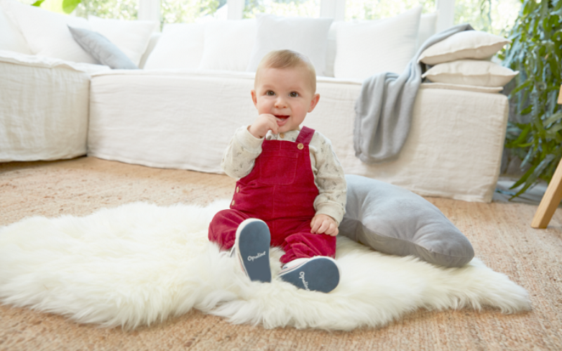 Estimula a gatear a tu bebé con el calzado adecuado