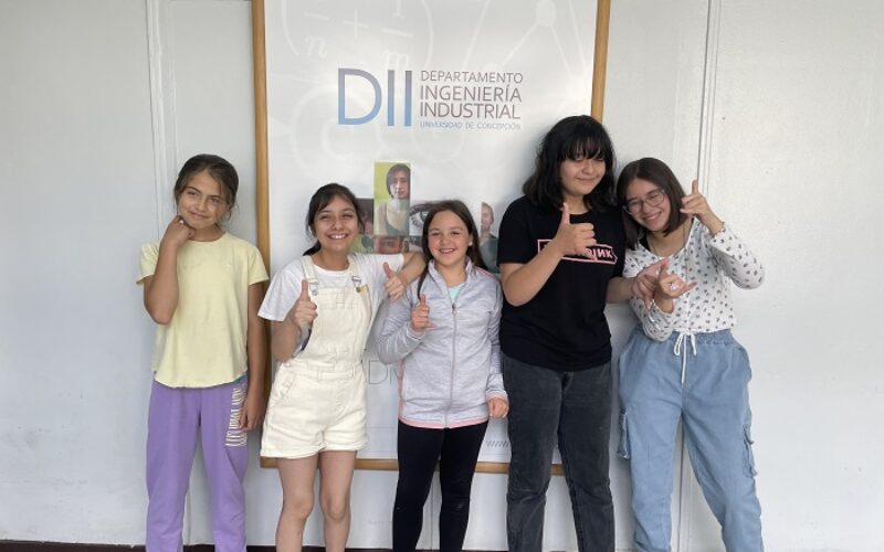 Niñas de talla mundial: adolescentes chilenas crean aplicación y ganan prestigioso concurso internacional