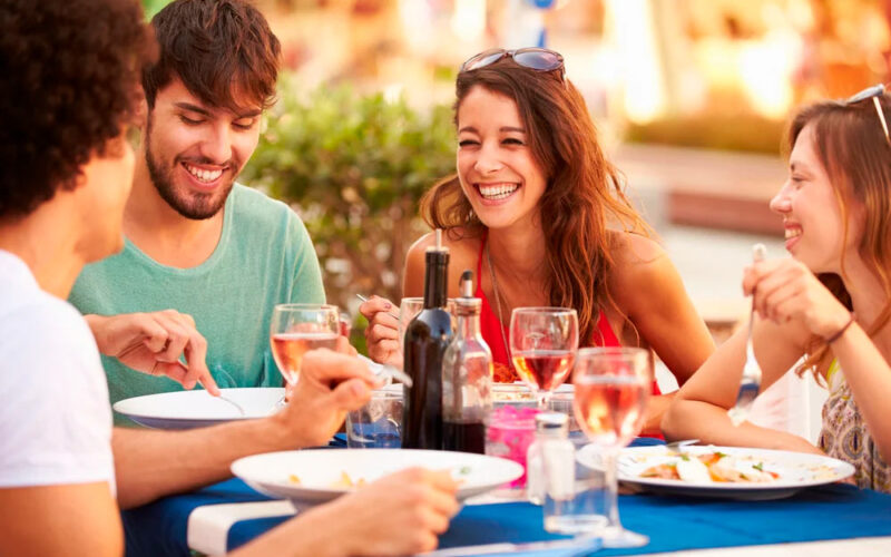 Más de 5 mil restaurantes tendrán promociones para celebrar el Día de la amistad
