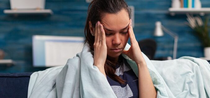 Dolores de cabeza por menstruación podrían reducir con hábitos más sanos