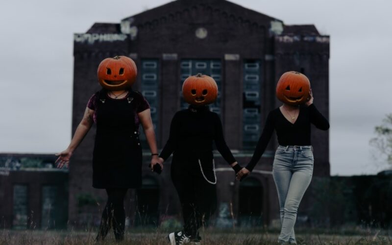 ideas creativas para disfraces de Halloween con denim