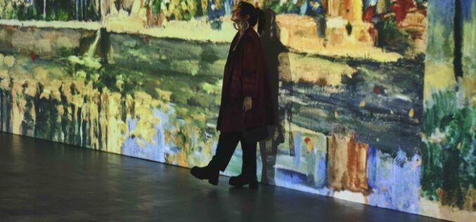 Con la muestra De Monet a Kandinsky abrió Fixiona, primer espacio de arte inmersivo en Chile