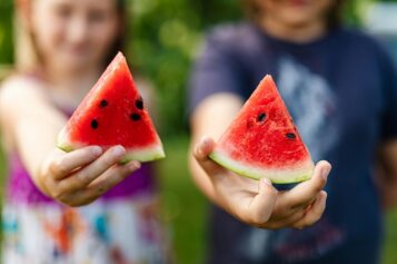 El desafío de mantener una alimentación infantil saludable en verano